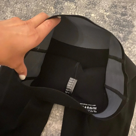 NWT $98! Spanx Cropped Icon Leggings, SZ XS, Very Black - Picture 5 of 8